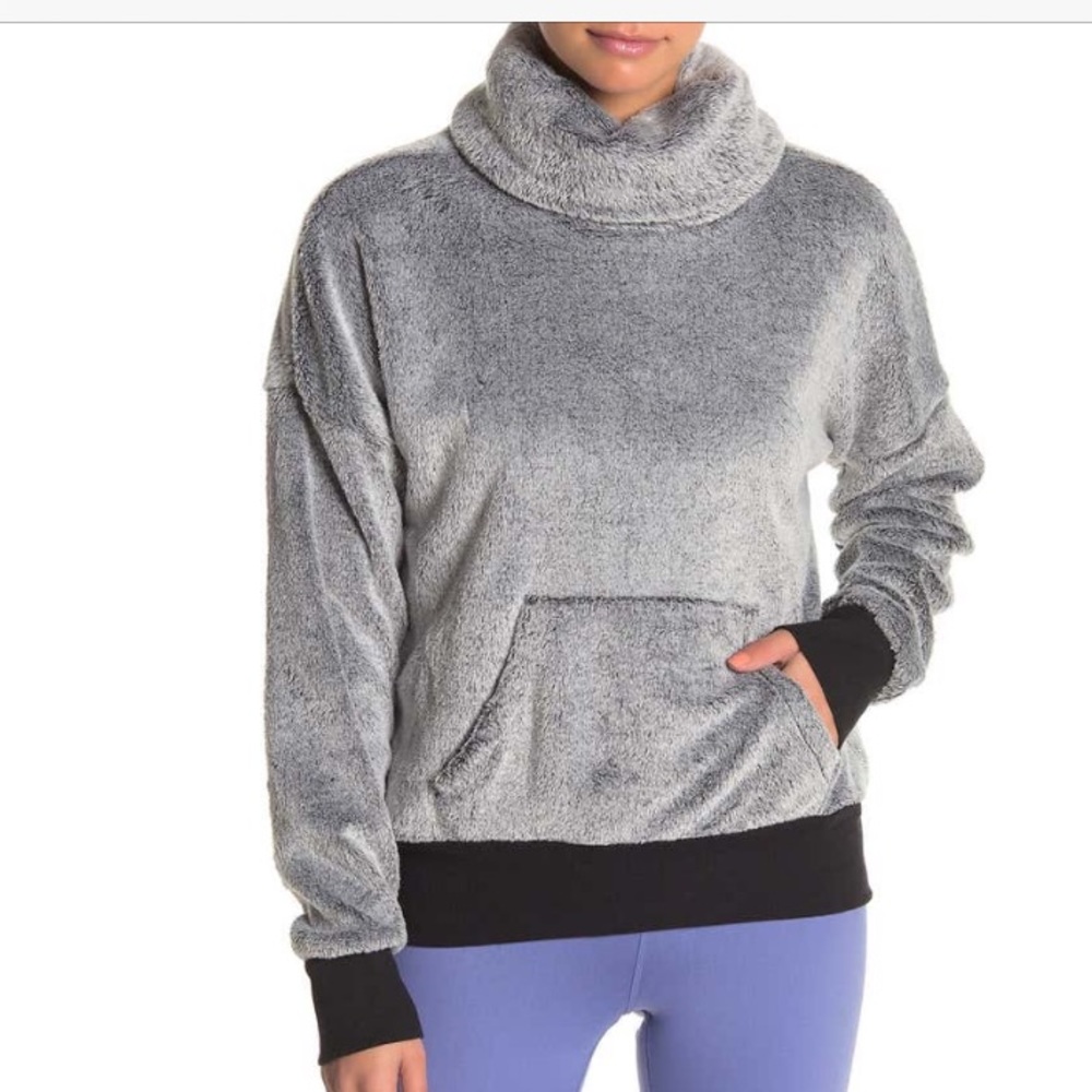 Z by zella turtleneck pullover NWT